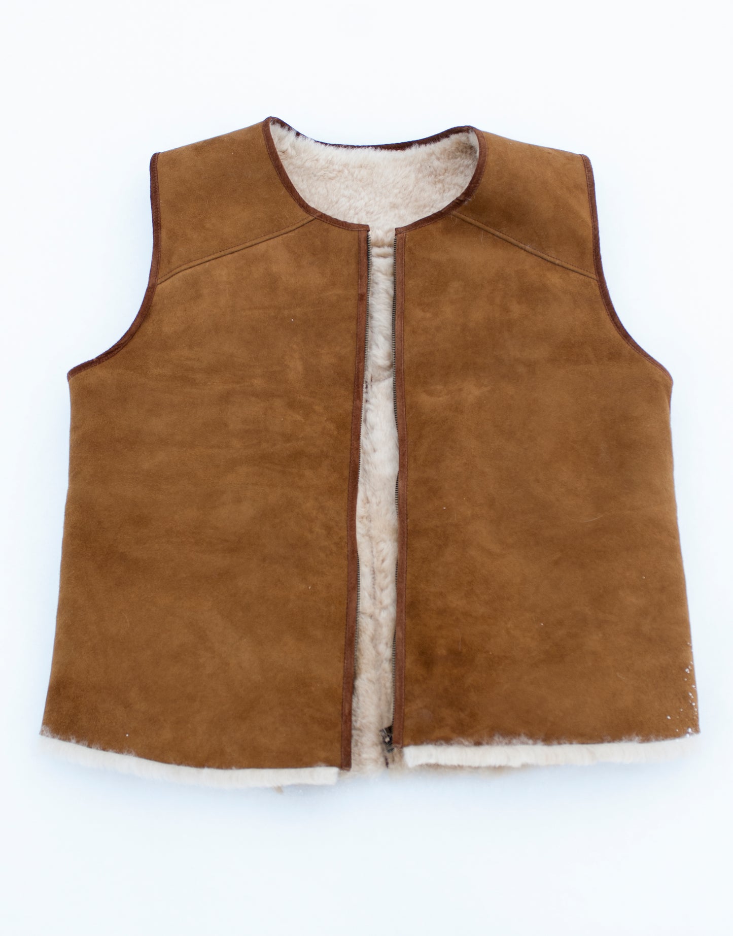 Saueskinn vest, laget i Norge. Unisex