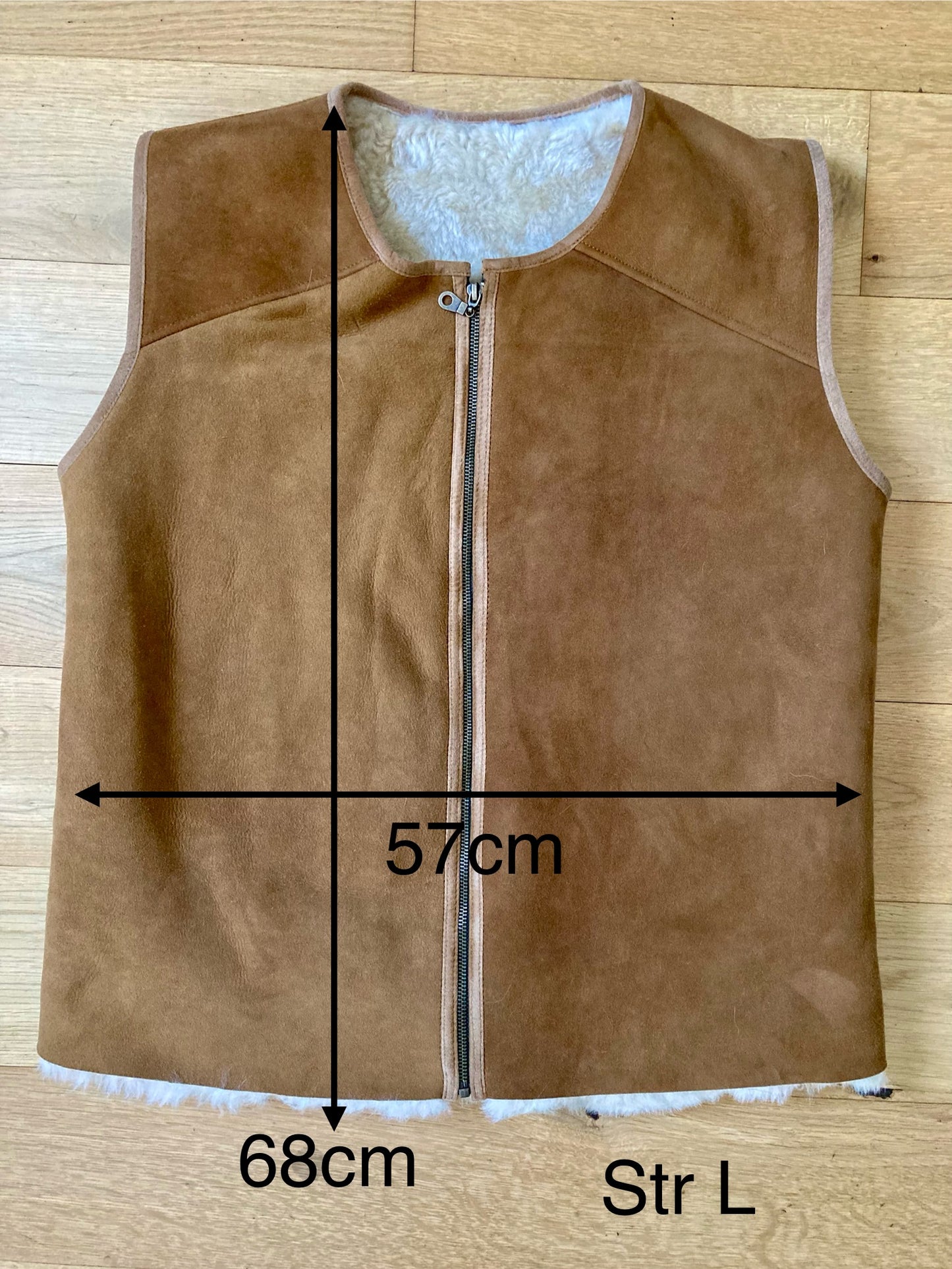 Saueskinn vest, laget i Norge. Unisex